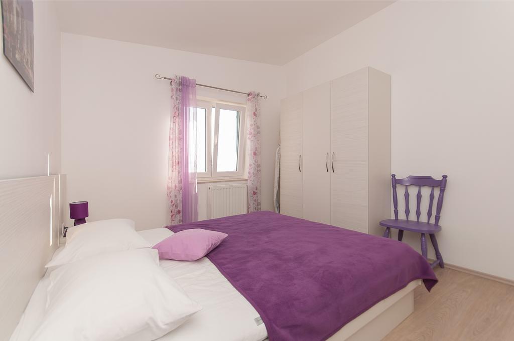 Apartment Lelas Omiš Buitenkant foto