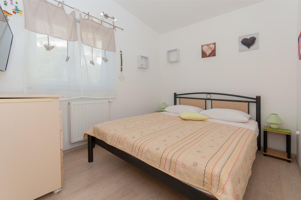 Apartment Lelas Omiš Buitenkant foto