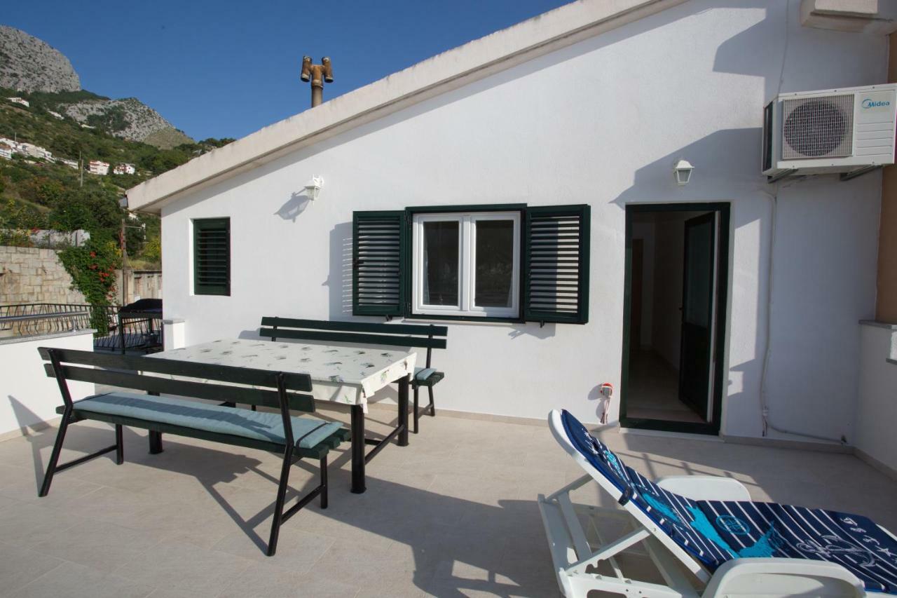 Apartment Lelas Omiš Buitenkant foto